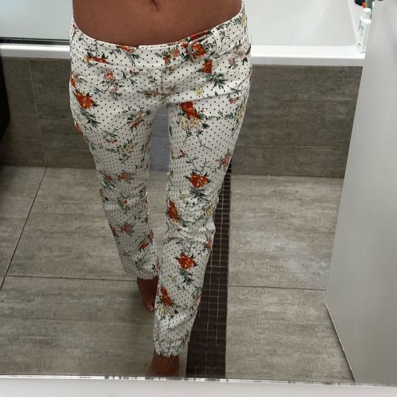 Dolce & Gabbana Vintage White Floral Cotton Pants, Size 26 / IT 40 - Picture 6 of 10